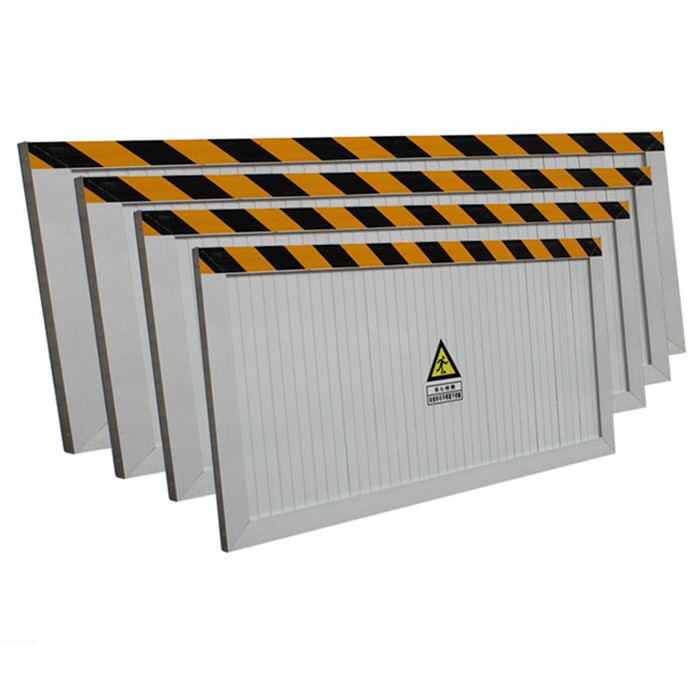 配電箱未安裝絕緣擋板和跨接線的隱患分析與工業插頭安全規范